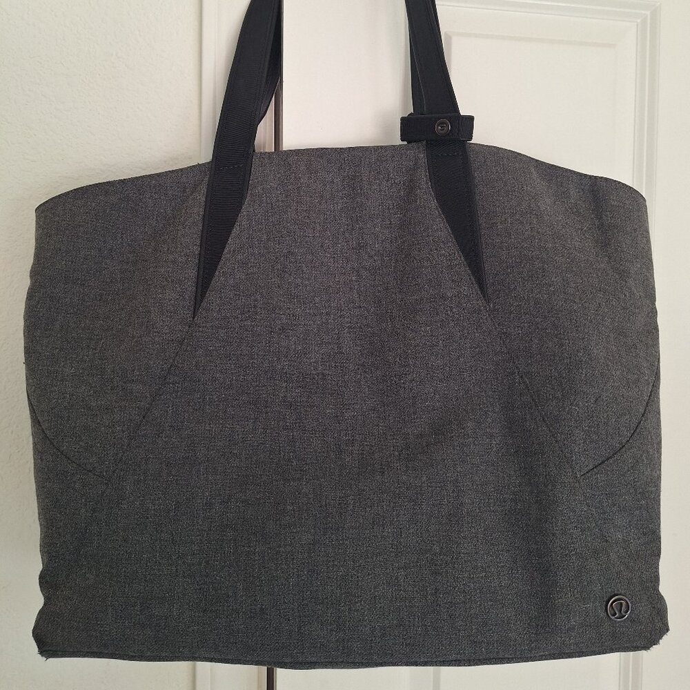 Lululemon Gray wool‎ acrylic tote bag